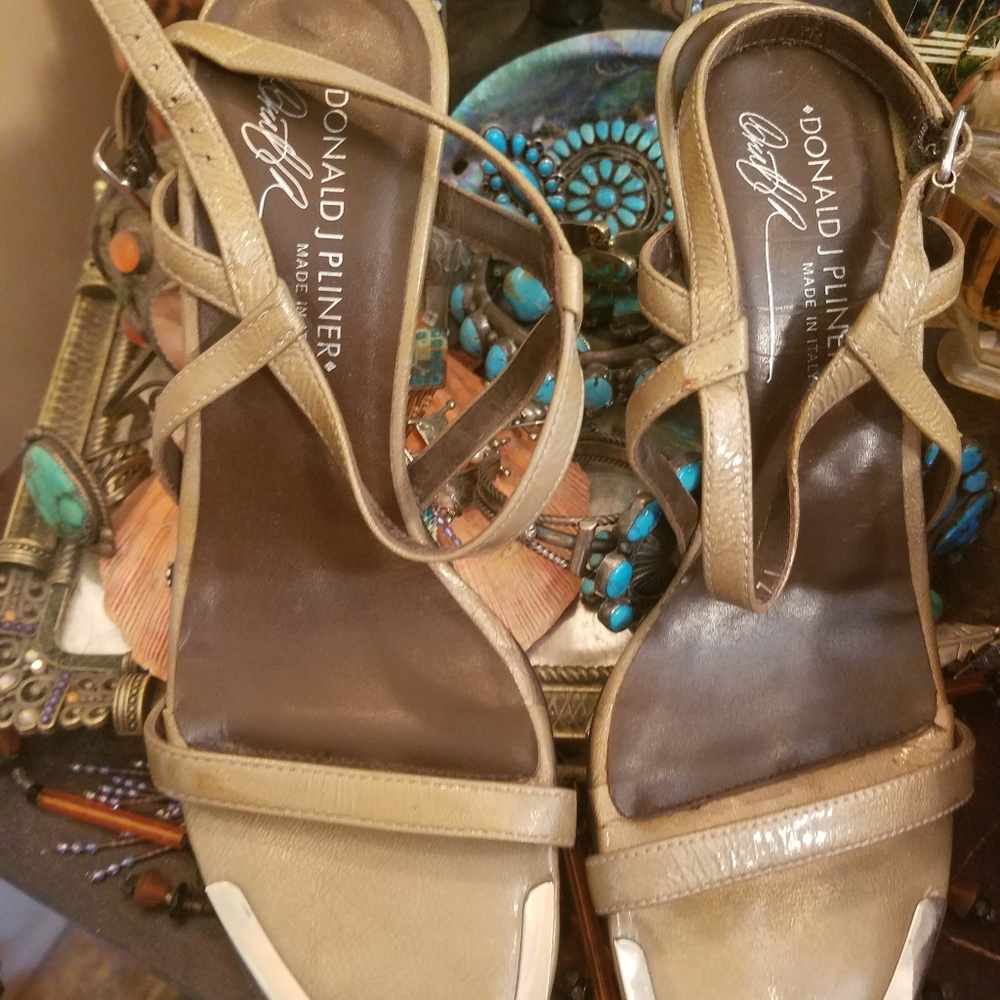 DONALD J PLINER HIGH PATTEN HEELS